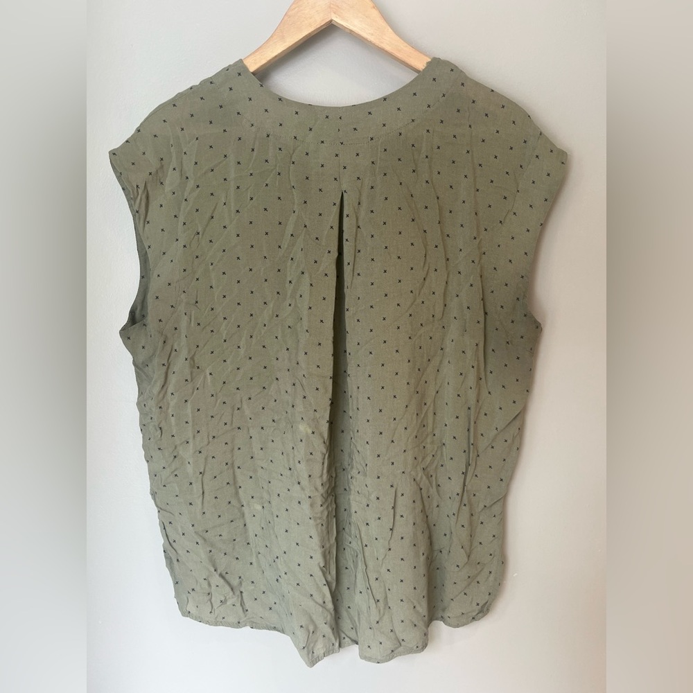 Tank top button up - Picture 2 of 5